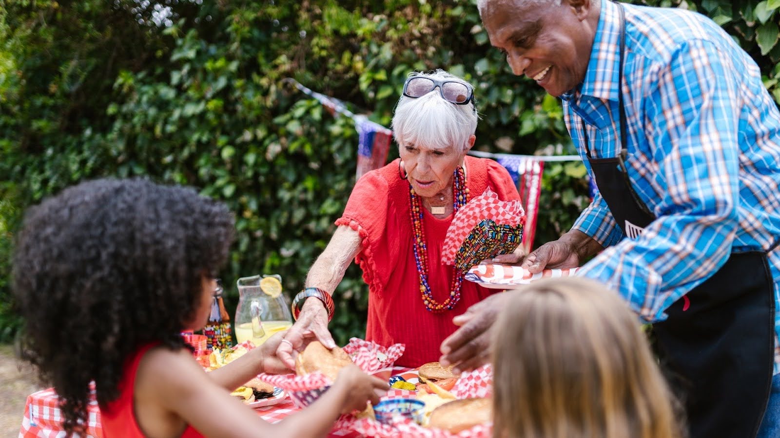 volunteer opportunities tailored for seniors in Canada