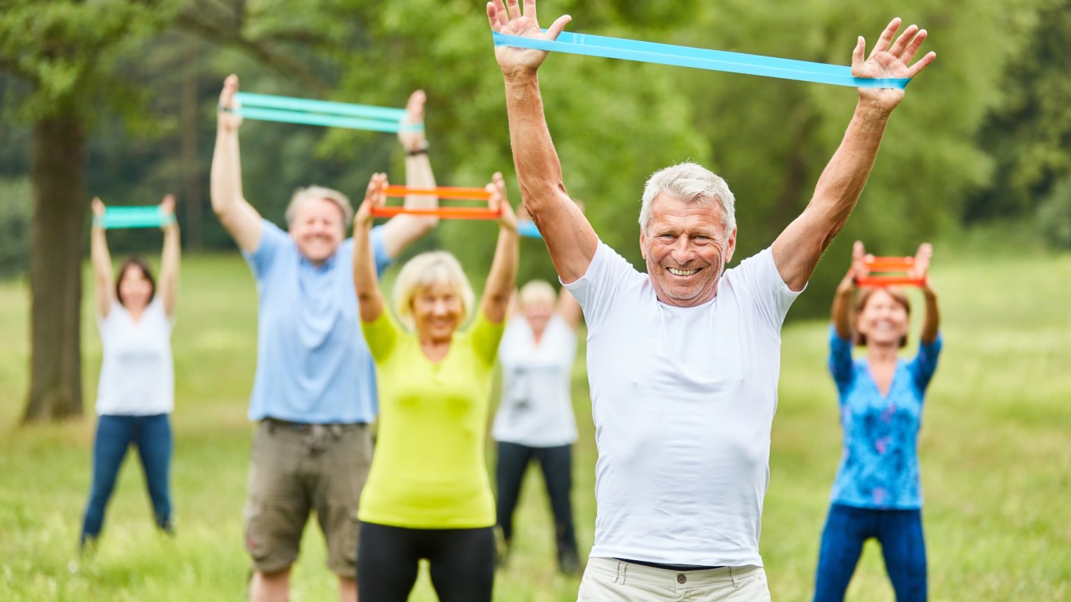 Summer Activities for Seniors: Safe Outdoor Ideas to Stay Active